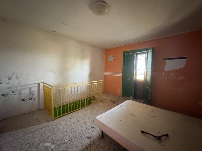 Image No.18-1 Bed Farmhouse for sale