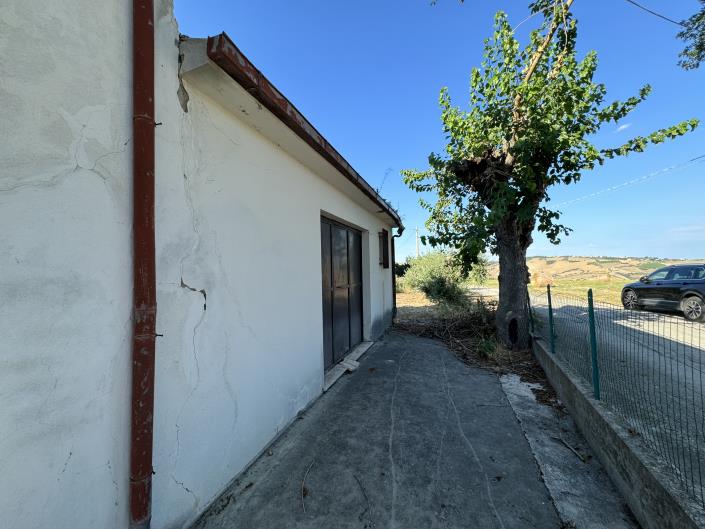 Image No.20-1 Bed Farmhouse for sale