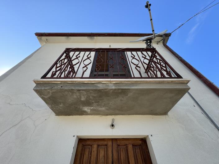 Image No.21-1 Bed Farmhouse for sale