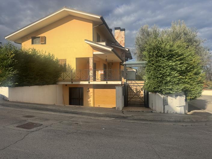 Image No.2-Maison / Villa de 3 chambres à vendre à Treglio