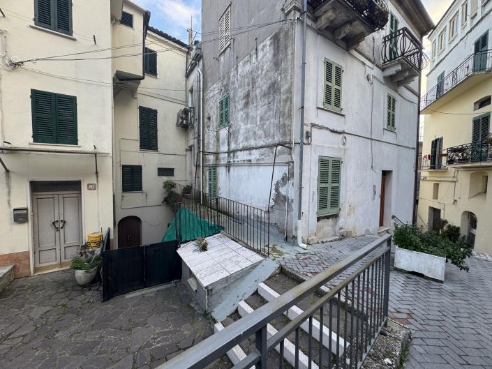 Image No.46-2 Bed Townhouse for sale