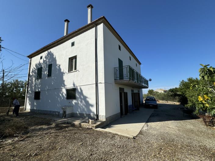 Image No.3-3 Bed Villa / Detached for sale