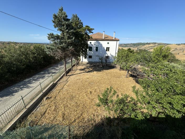 Image No.39-3 Bed Villa / Detached for sale