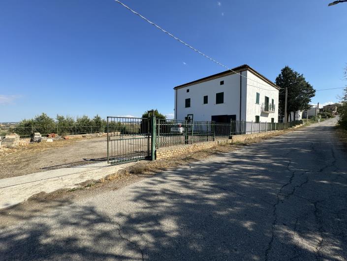 Image No.41-3 Bed Villa / Detached for sale