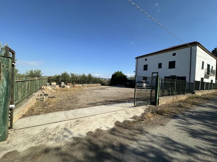 Image No.43-3 Bed Villa / Detached for sale