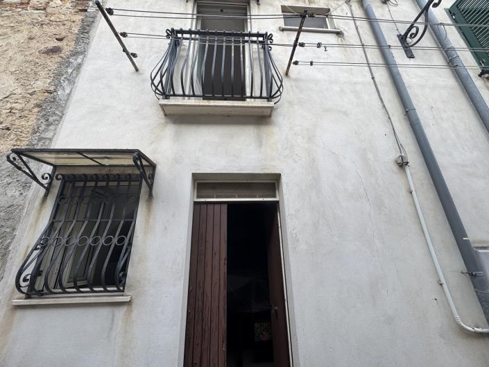 Image No.2-3 Bed Townhouse for sale