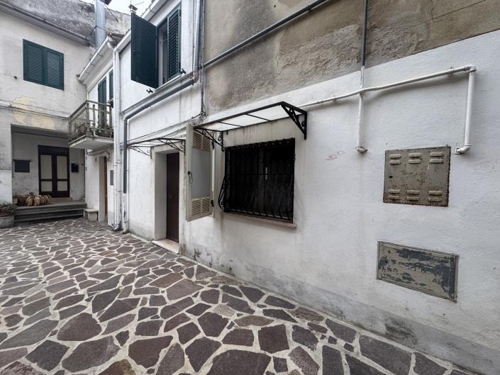 Image No.50-3 Bed Townhouse for sale