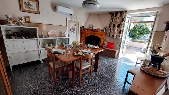 Image No.21-3 Bed Farmhouse for sale