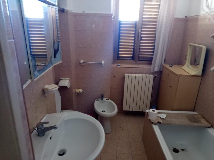 Image No.12-2 Bed Townhouse for sale