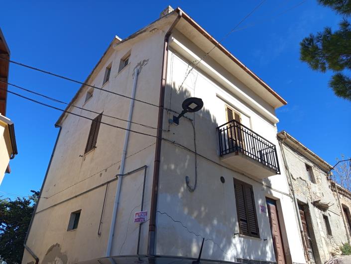 Image No.2-2 Bed Townhouse for sale