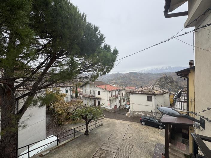 Image No.40-2 Bed Townhouse for sale