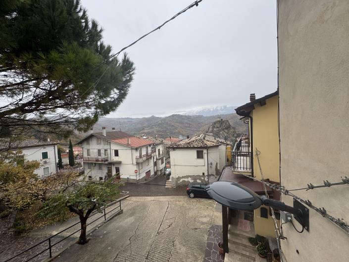 Image No.42-2 Bed Townhouse for sale