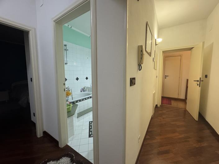 Image No.9-6 Bed Villa / Detached for sale