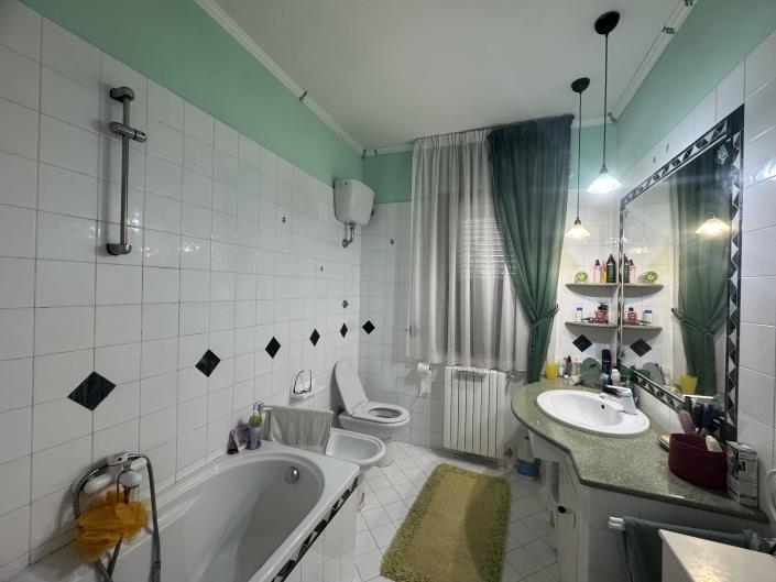 Image No.15-6 Bed Villa / Detached for sale