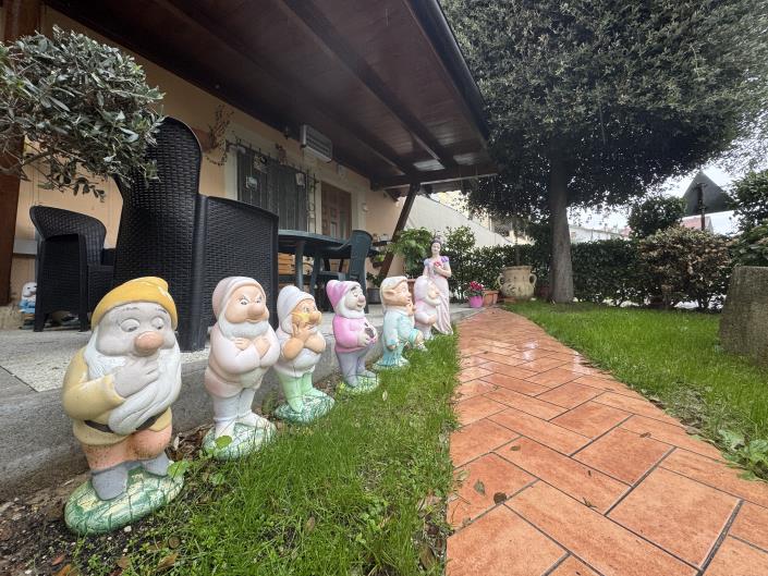 Image No.29-6 Bed Villa / Detached for sale