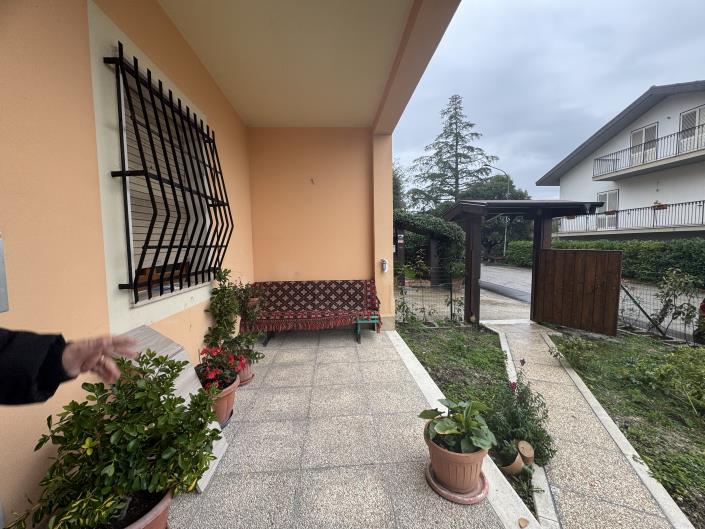 Image No.42-6 Bed Villa / Detached for sale