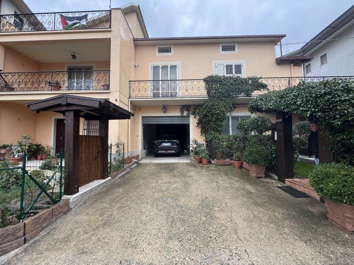 Image No.44-6 Bed Villa / Detached for sale