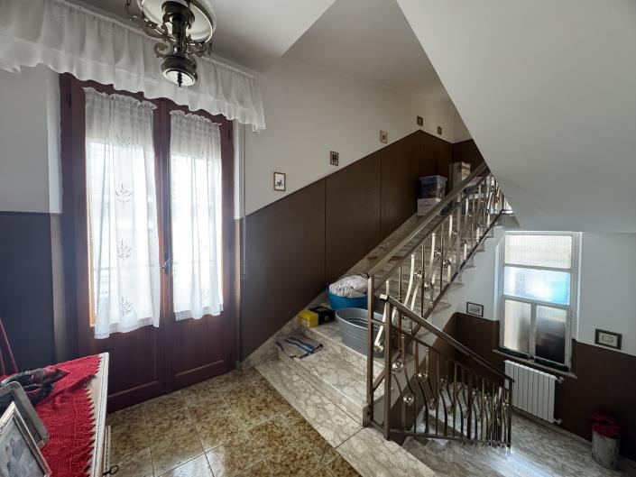 Image No.29-5 Bed Villa / Detached for sale