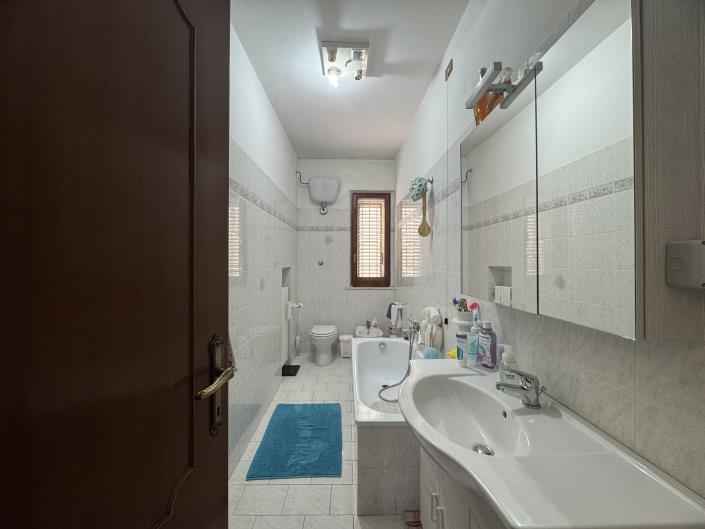 Image No.13-5 Bed Villa / Detached for sale