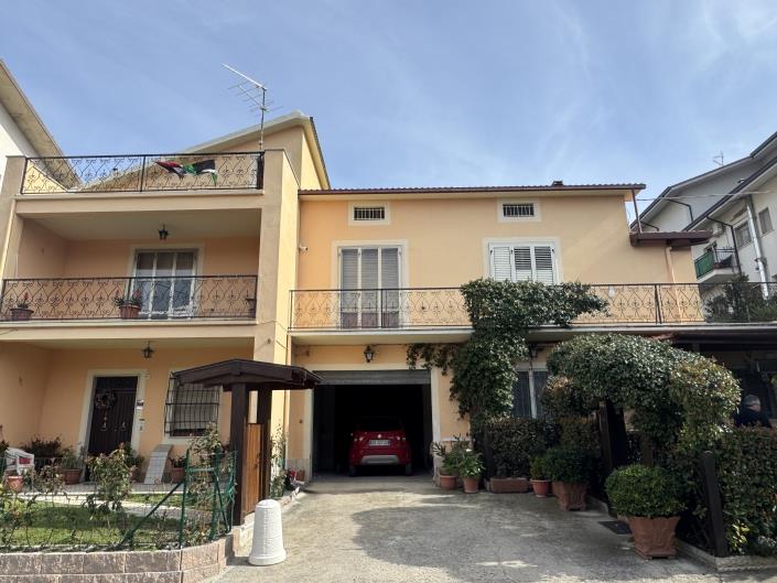 Image No.38-5 Bed Villa / Detached for sale