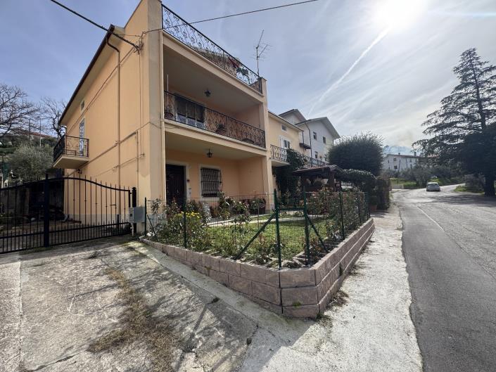 Image No.40-5 Bed Villa / Detached for sale