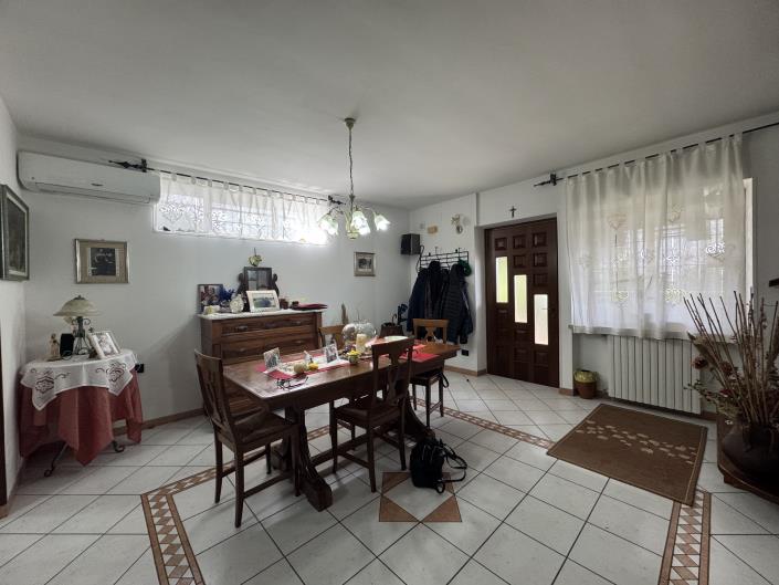 Image No.44-5 Bed Villa / Detached for sale