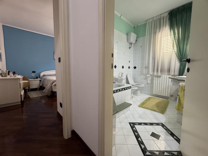 Image No.51-5 Bed Villa / Detached for sale