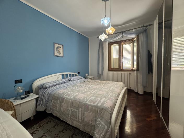 Image No.53-5 Bed Villa / Detached for sale