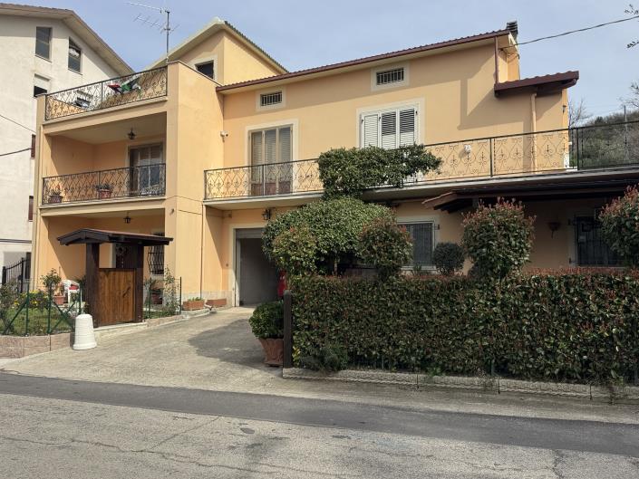 Image No.55-5 Bed Villa / Detached for sale