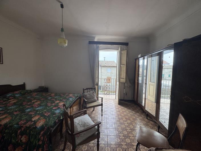 Image No.18-3 Bed Townhouse for sale