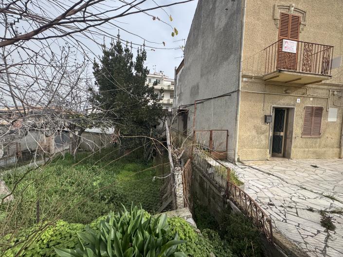 Image No.39-3 Bed Townhouse for sale