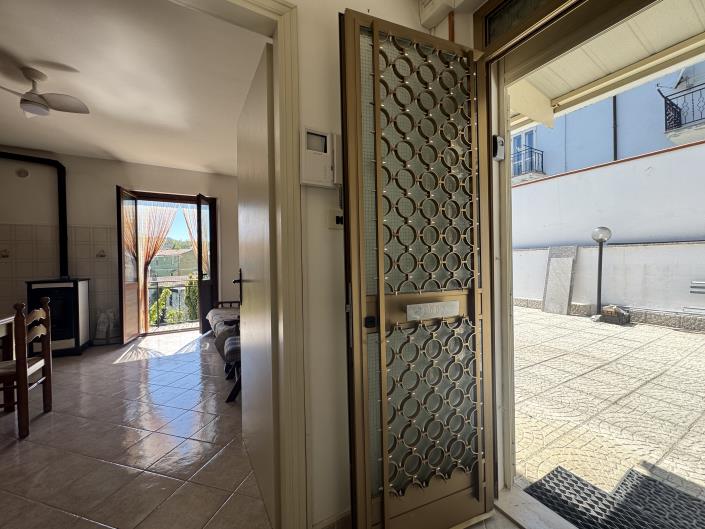 Image No.10-4 Bed Townhouse for sale