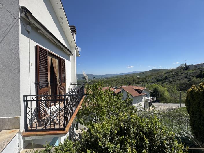 Image No.26-4 Bed Townhouse for sale