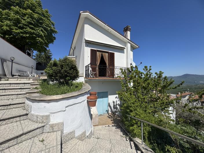Image No.25-4 Bed Townhouse for sale