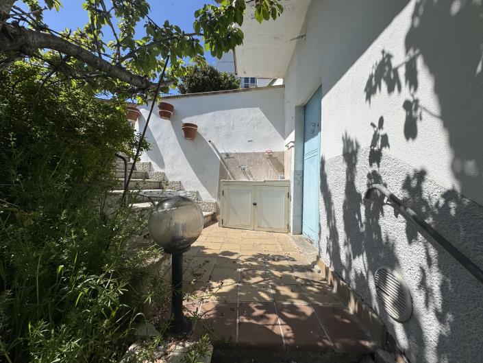 Image No.28-4 Bed Townhouse for sale