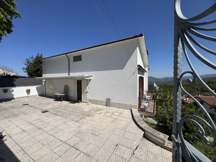 Image No.24-4 Bed Townhouse for sale