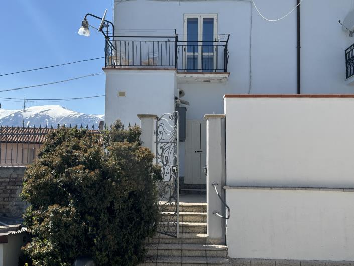Image No.35-4 Bed Townhouse for sale
