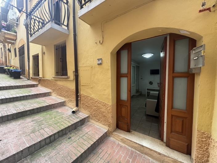 Image No.33-1 Bed Townhouse for sale