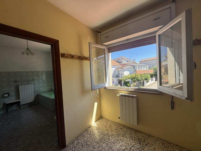 Image No.17-2 Bed Townhouse for sale