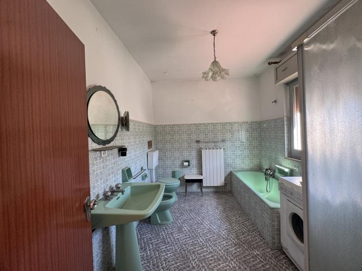 Image No.19-2 Bed Townhouse for sale