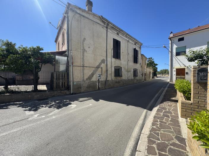 Image No.40-2 Bed Townhouse for sale