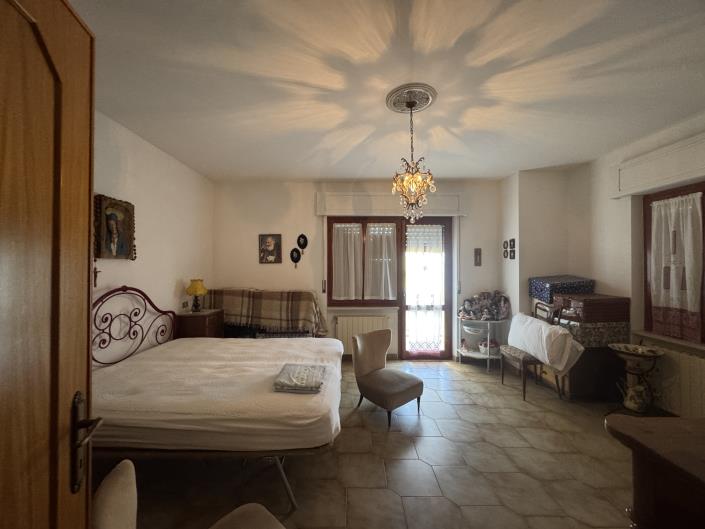 Image No.29-5 Bed Villa / Detached for sale