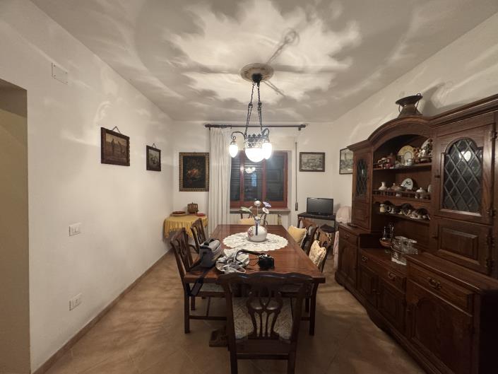 Image No.38-5 Bed Villa / Detached for sale