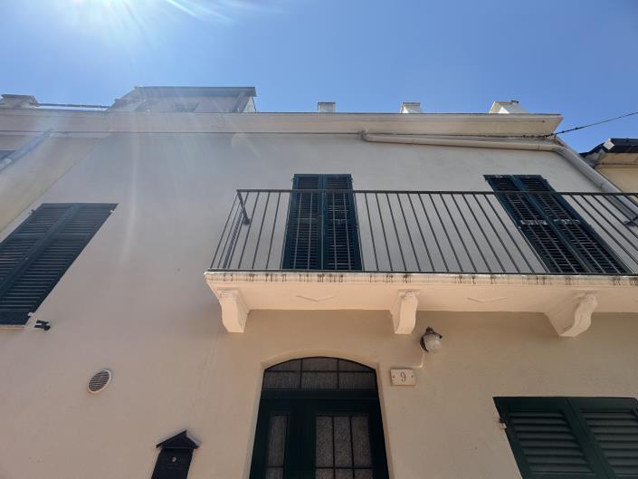 Image No.42-2 Bed Townhouse for sale