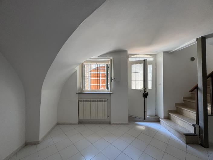 Image No.9-2 Bed Townhouse for sale