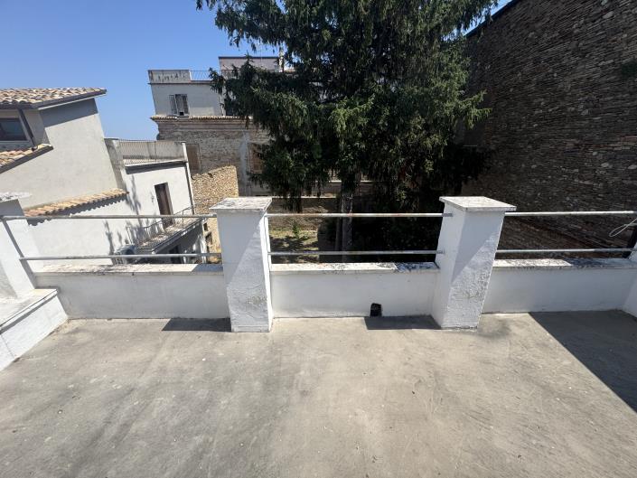 Image No.20-2 Bed Townhouse for sale