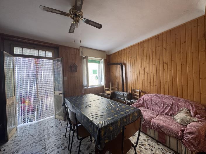 Image No.9-2 Bed Townhouse for sale