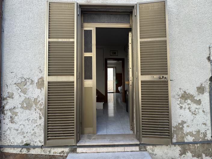 Image No.20-2 Bed Townhouse for sale