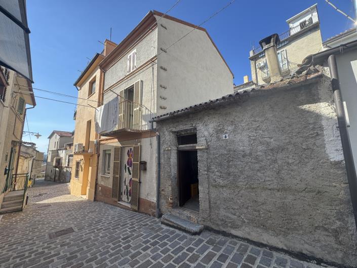 Image No.37-2 Bed Townhouse for sale