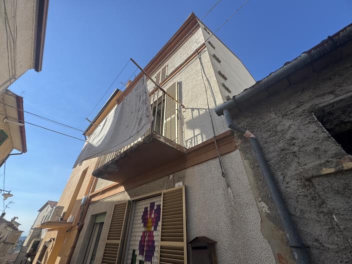 Image No.41-2 Bed Townhouse for sale